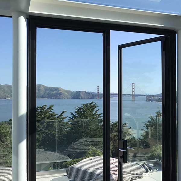 Image of Jada Windows overlooking San Francisco's Golden Gate Bridge